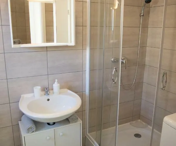 Apartma Rene شقة *