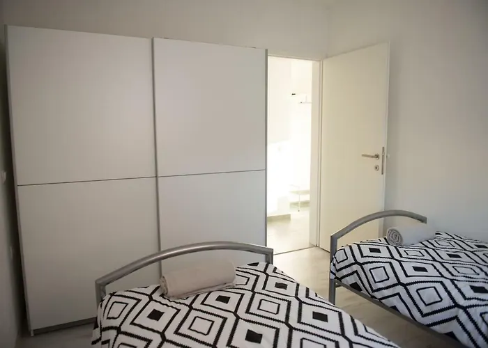 Apartma Rene شقة *